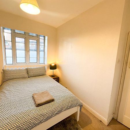 ヘンドン2 Bed Flat - Short Walk From Brent Cross Stationアパートメント エクステリア 写真