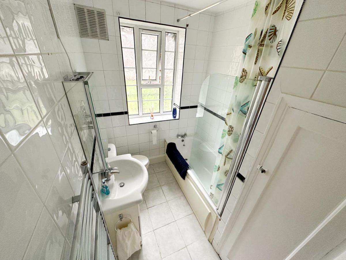 ヘンドン2 Bed Flat - Short Walk From Brent Cross Stationアパートメント エクステリア 写真